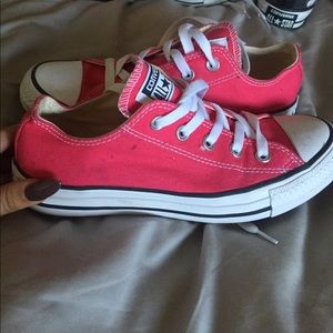 Magenta low top Converse